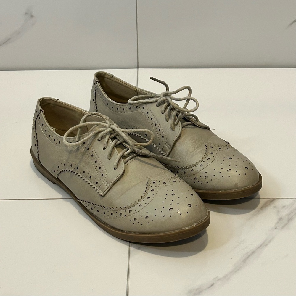 Ollio Women's Gray Brogue Flats Size 7.5